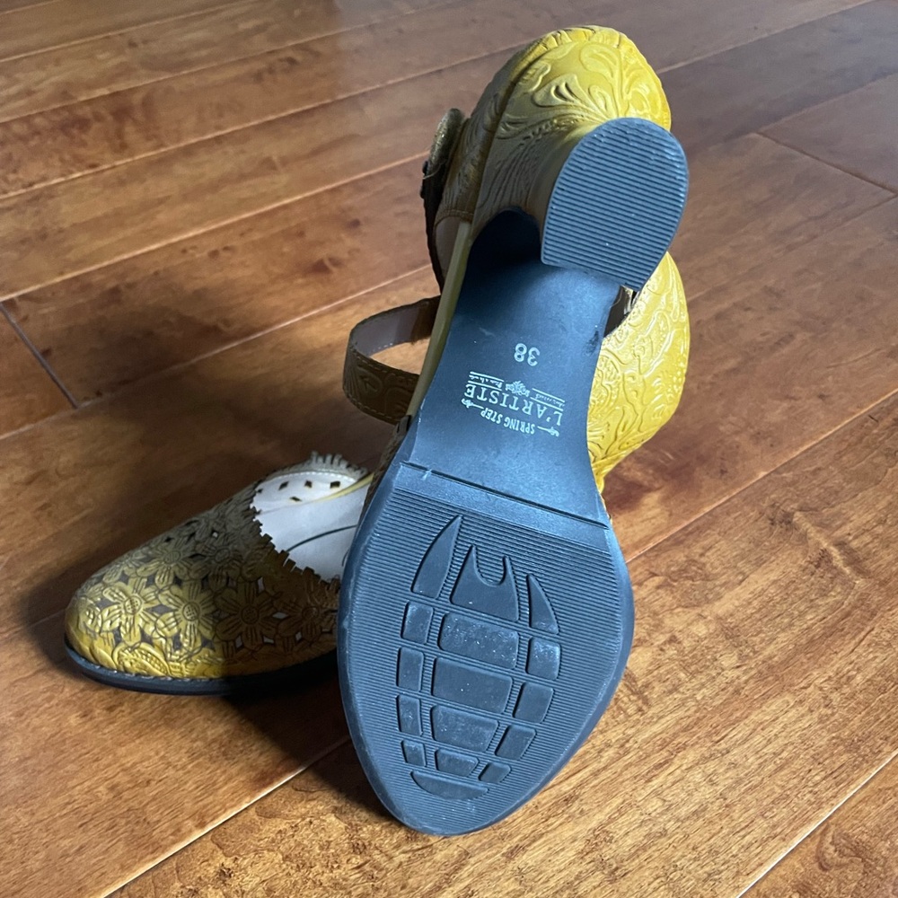 Spring Step Yellow Floral Mary Jane Heels with Embossed Detail - Picture 3 of 5